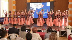 Борбор калаанын акимдери мугалимдерди кесиптик майрамы менен куттуктады