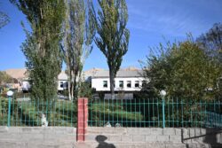 ТӨРАГА НУРЛАНБЕК ШАКИЕВ НАРЫН ШААРЫНДА ЖАЙГАШКАН СОЦИАЛДЫК МЕКЕМЕЛЕРДИН АБАЛЫ МЕНЕН ТААНЫШТЫ