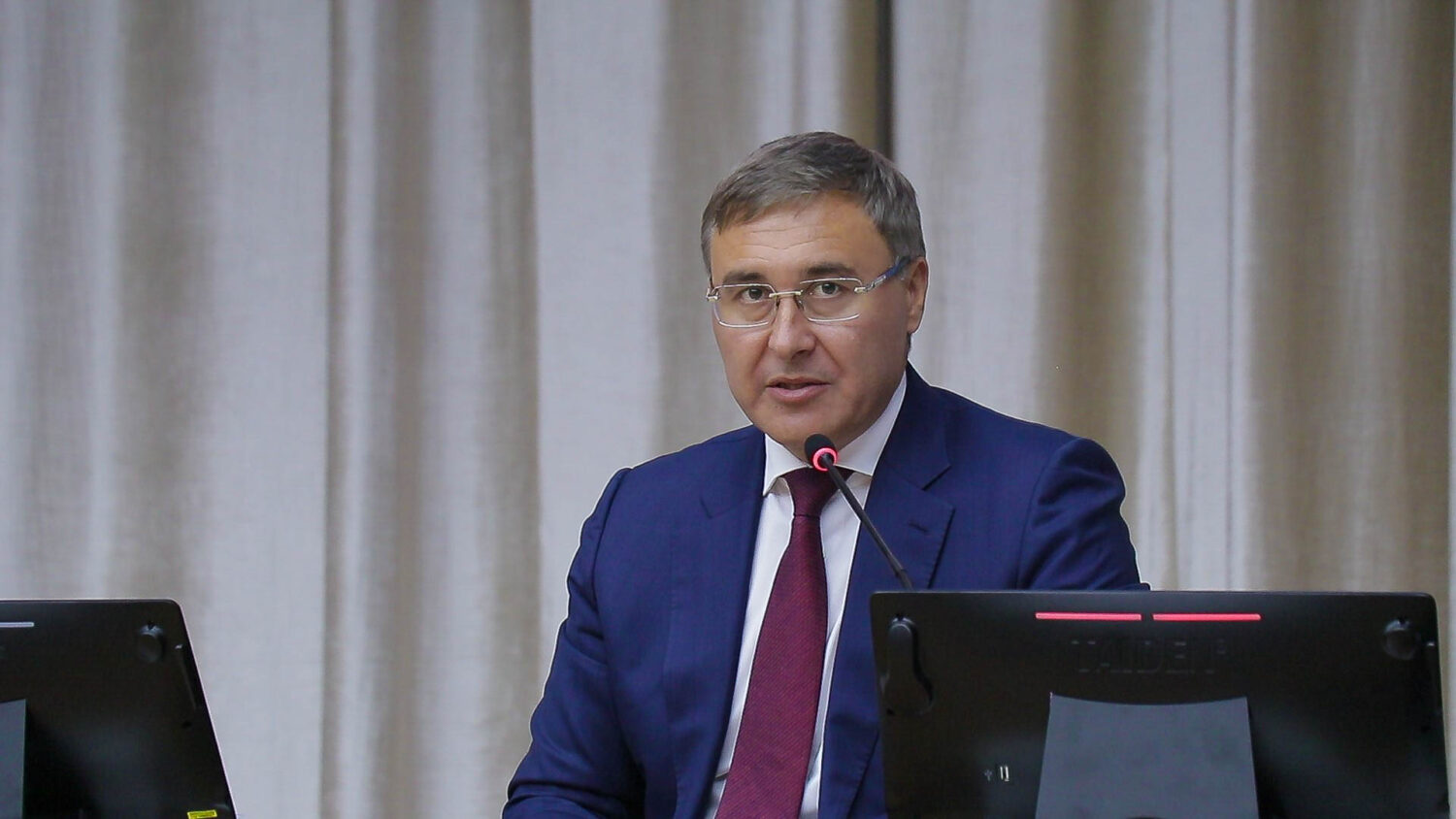 МИНИСТР ДОГДУРКҮЛ КЕНДИРБАЕВА КЫРГЫЗ-РОССИЯ СЛАВЯН УНИВЕРСИТЕТИНИН ЖАМААТЫН ЖАНА СТУДЕНТТЕРИН ЮБИЛЕЙИ МЕНЕН КУТТУКТАДЫ