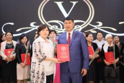 ОШТО МУГАЛИМДЕРДИН КЕСИПТИК МАЙРАМЫ БЕЛГИЛЕНДИ