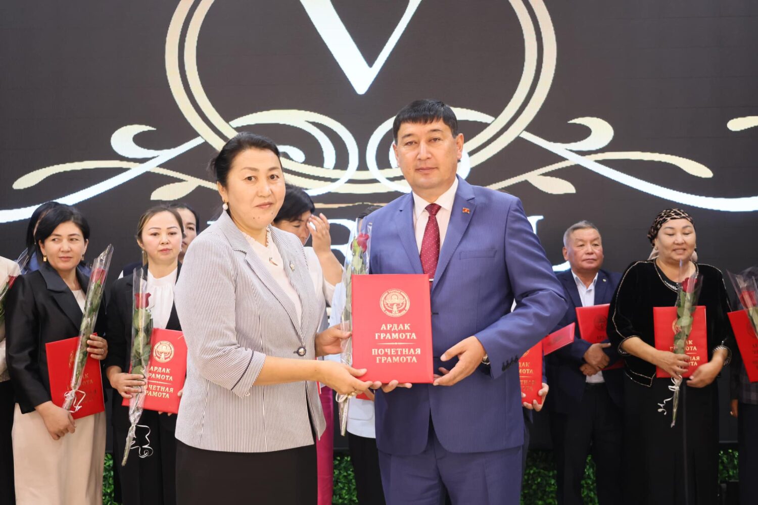 ОШТО МУГАЛИМДЕРДИН КЕСИПТИК МАЙРАМЫ БЕЛГИЛЕНДИ