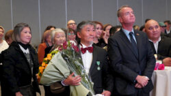 Режиссёр Актан Арым Кубатка Франциянын искусство жана адабият орденинин кавалери наамы тапшырылды