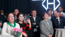 Режиссёр Актан Арым Кубатка Франциянын искусство жана адабият орденинин кавалери наамы тапшырылды