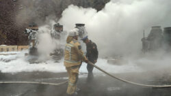 Бишкек – Ош жолунда күйүүчү май ташыган унаадан өрт чыгып, 4 адам жабыркады