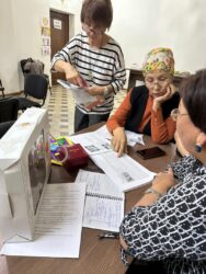 ТАРБИЯЧЫЛАРДЫ ОКУТУУЧУ МАШЫКТЫРУУЧУЛАР ТРЕНИНГДЕН ӨТҮП ЖАТЫШАТ