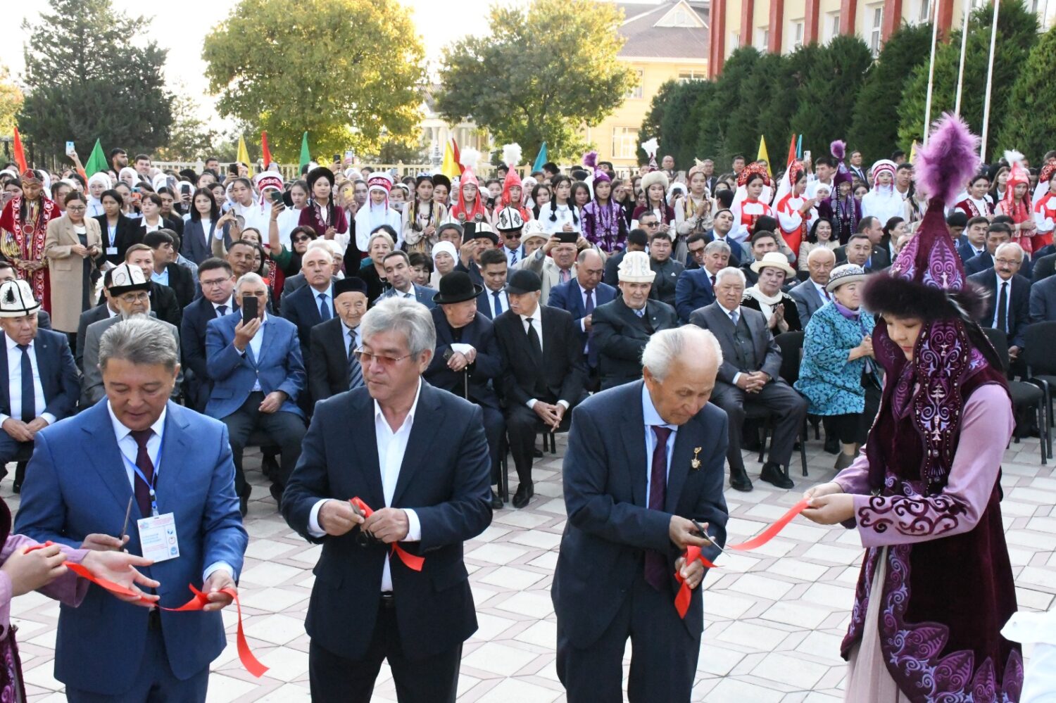 ЭЛ АРАЛЫК ФОРУМ: Б.СЫДЫКОВДУН АЙКЕЛИ АЧЫЛДЫ