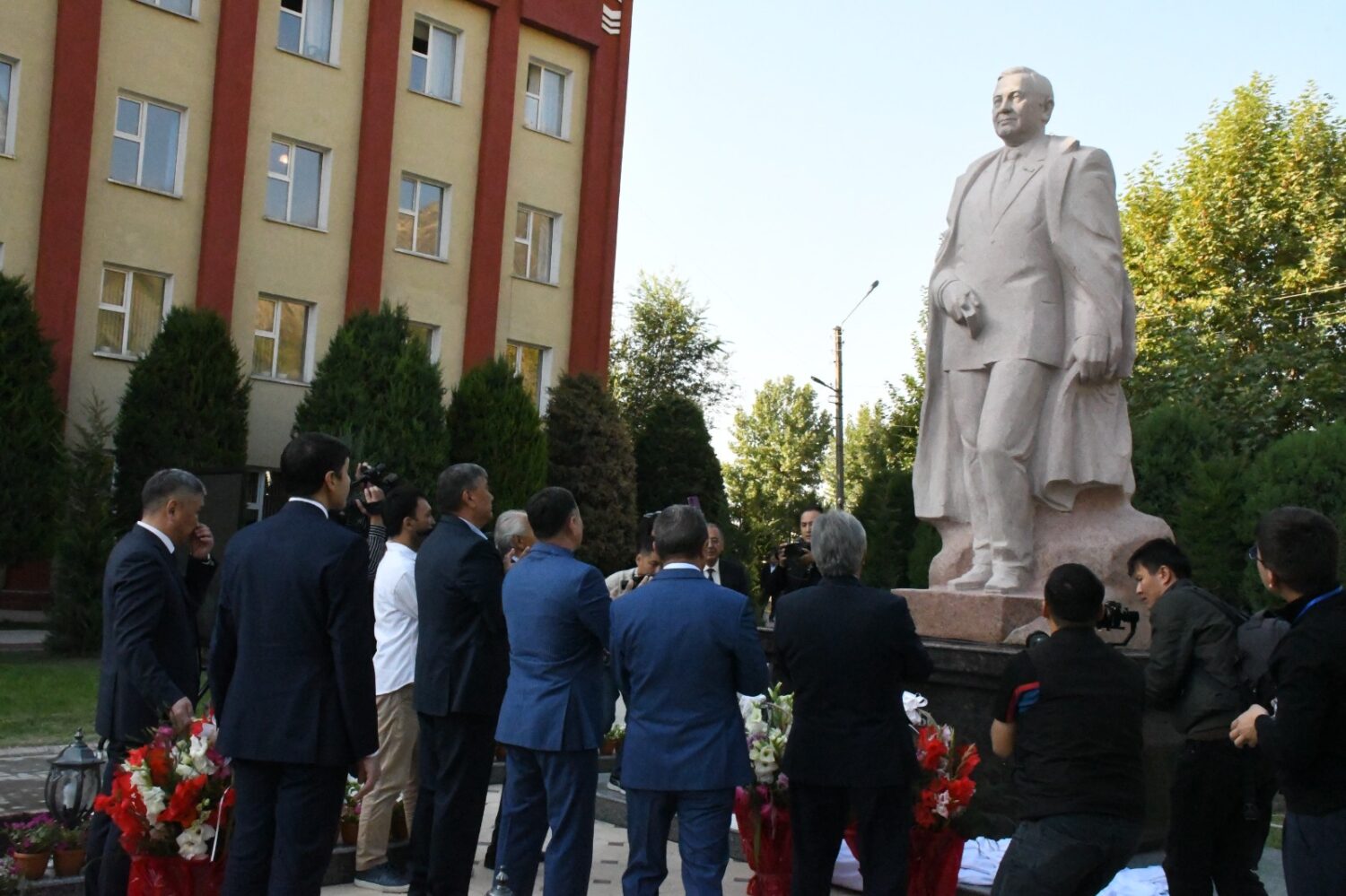 ЭЛ АРАЛЫК ФОРУМ: Б.СЫДЫКОВДУН АЙКЕЛИ АЧЫЛДЫ