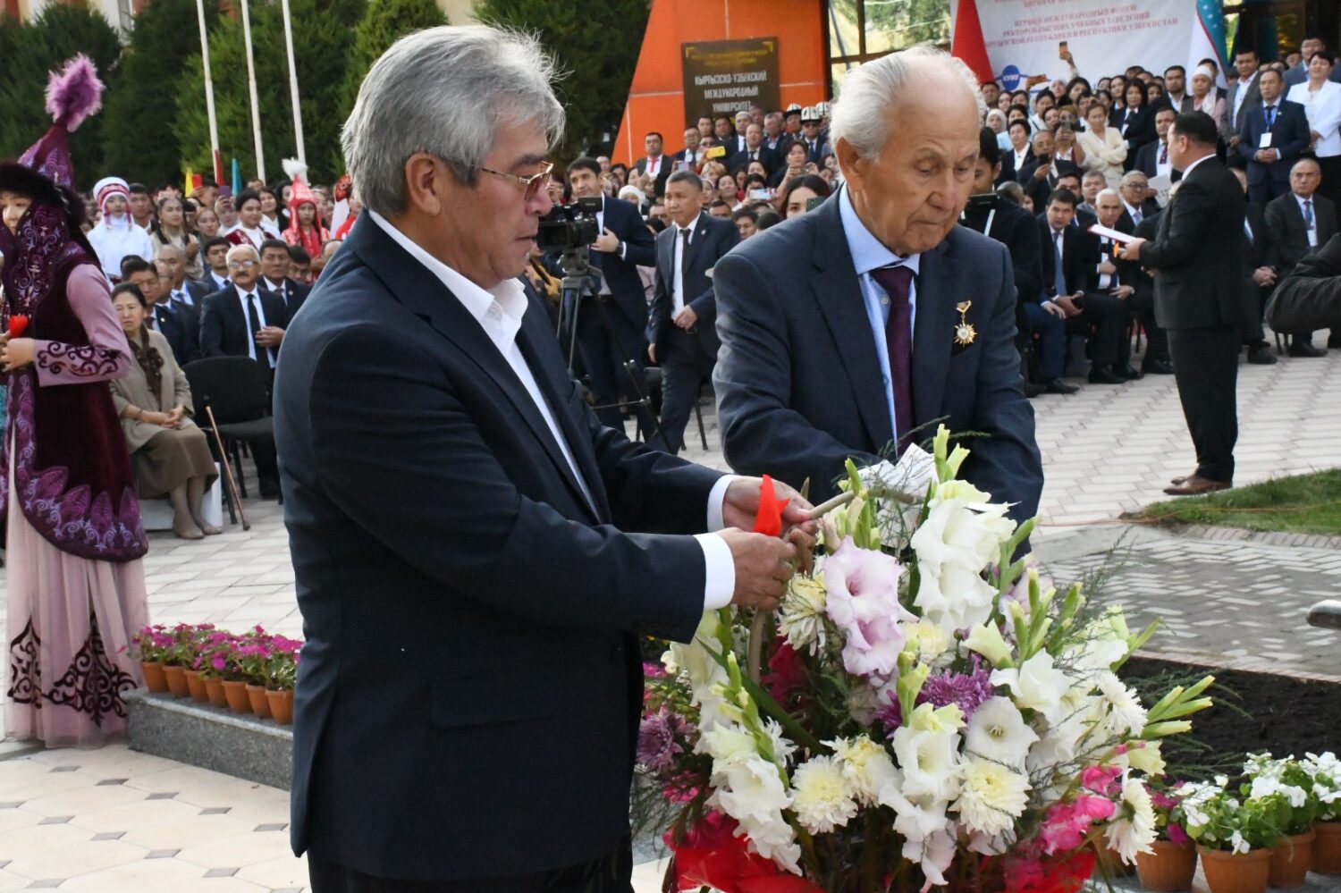 ЭЛ АРАЛЫК ФОРУМ: Б.СЫДЫКОВДУН АЙКЕЛИ АЧЫЛДЫ