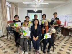 ТАРБИЯЧЫЛАРДЫ ОКУТУУЧУ МАШЫКТЫРУУЧУЛАР ТРЕНИНГДЕН ӨТҮП ЖАТЫШАТ