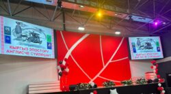 КЫРГЫЗ ЭПОСТОРУ ЭМИ АНГЛИСЧЕ СҮЙЛӨЙТ