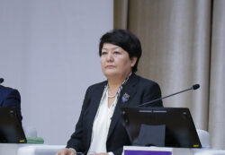 МИНИСТР ДОГДУРКҮЛ КЕНДИРБАЕВА КЫРГЫЗ-РОССИЯ СЛАВЯН УНИВЕРСИТЕТИНИН ЖАМААТЫН ЖАНА СТУДЕНТТЕРИН ЮБИЛЕЙИ МЕНЕН КУТТУКТАДЫ