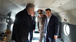 Садыр Жапаров ӨКМге МИ-8 тик учагын тапшырды