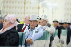 ОШМУ: АРДАГЕР ОКУТУУЧУЛАР МЕНЕН КЫЗМАТКЕРЛЕРГЕ СЫЙ