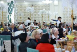 ОШМУ: АРДАГЕР ОКУТУУЧУЛАР МЕНЕН КЫЗМАТКЕРЛЕРГЕ СЫЙ