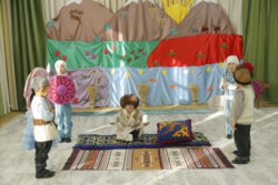 БИШКЕКТЕГИ БАЛА БАКЧАЛАРДЫН АРАСЫНДА «ЧЫҢГЫЗ АЙТМАТОВДУН ЧЫГАРМАЛАРЫНЫН СЦЕНАРИЙЛЕРИ» СЫНАГЫ ӨТТҮ