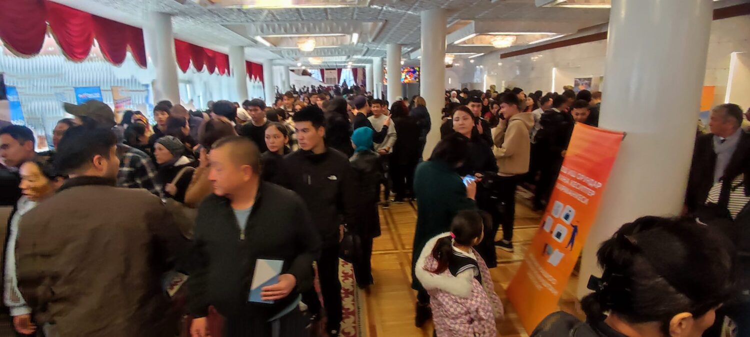 БИШКЕКТЕ БОШ ИШ ОРУНДАР ЖАНА КЕСИПТЕР ЖАРМАНКЕСИ ӨТКӨРҮЛДҮ