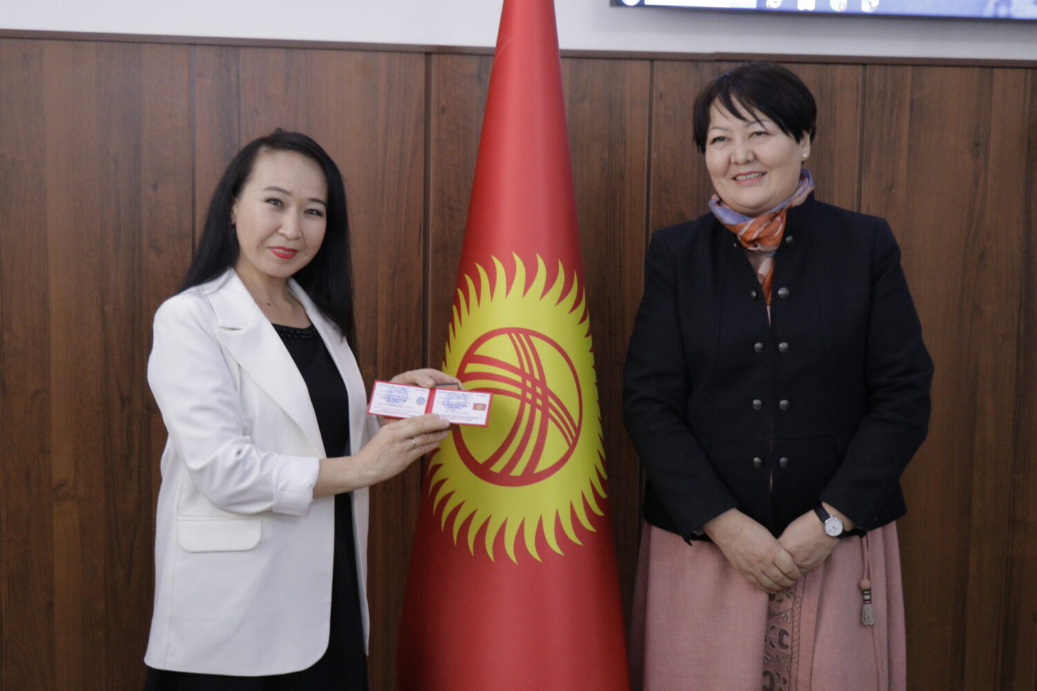 ДОГДУРГҮЛ КЕНДИРБАЕВА: “ЖУРНАЛИСТТЕР ЭЛ МЕНЕН БИЙЛИКТИН ОРТОСУНДАГЫ ДАНАКЕРЛЕР”