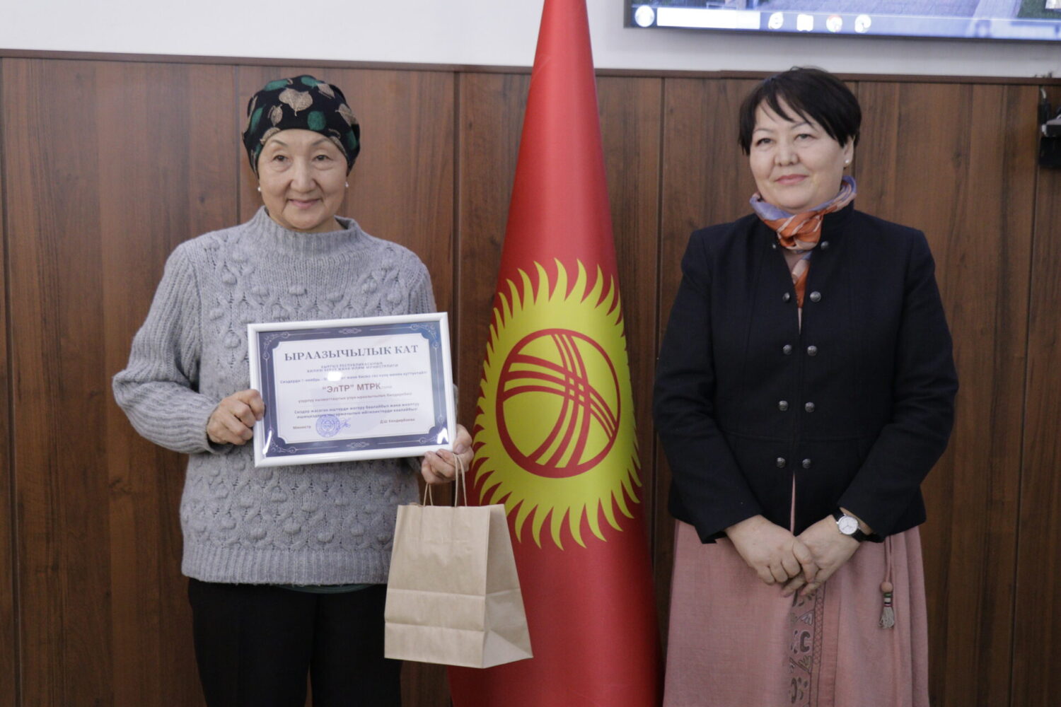 ДОГДУРГҮЛ КЕНДИРБАЕВА: “ЖУРНАЛИСТТЕР ЭЛ МЕНЕН БИЙЛИКТИН ОРТОСУНДАГЫ ДАНАКЕРЛЕР”