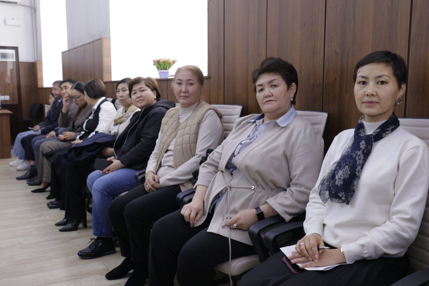 ДОГДУРГҮЛ КЕНДИРБАЕВА: “ЖУРНАЛИСТТЕР ЭЛ МЕНЕН БИЙЛИКТИН ОРТОСУНДАГЫ ДАНАКЕРЛЕР”