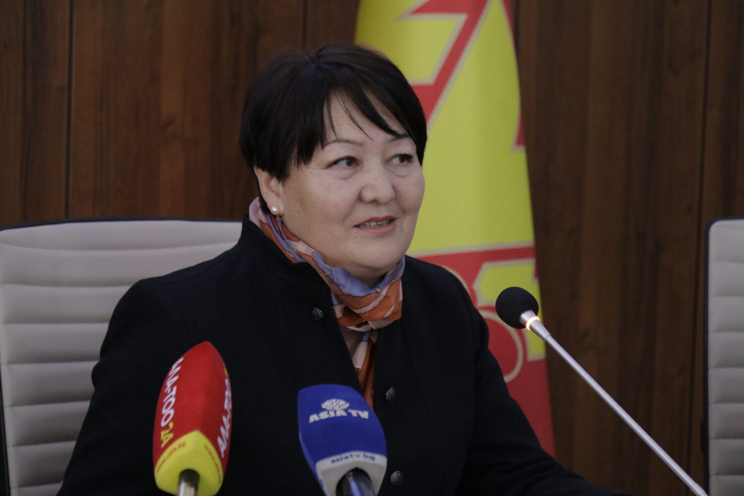 ДОГДУРГҮЛ КЕНДИРБАЕВА: “ЖУРНАЛИСТТЕР ЭЛ МЕНЕН БИЙЛИКТИН ОРТОСУНДАГЫ ДАНАКЕРЛЕР”