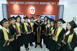 ОшМУ: Студенттер 1200$ стипендия алышты