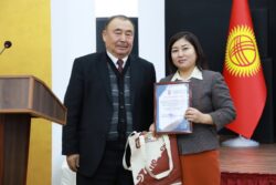 “Эң мыкты мугалим» сынагынын он жеңүүчүсү ОшМУдан билим алган