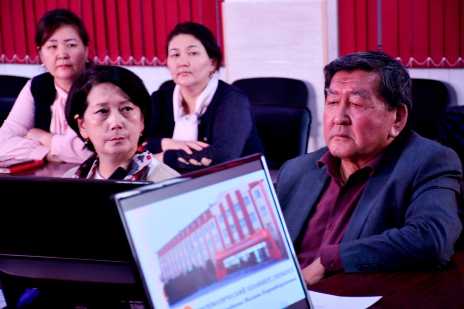 КӨЭУ да тегерек стол