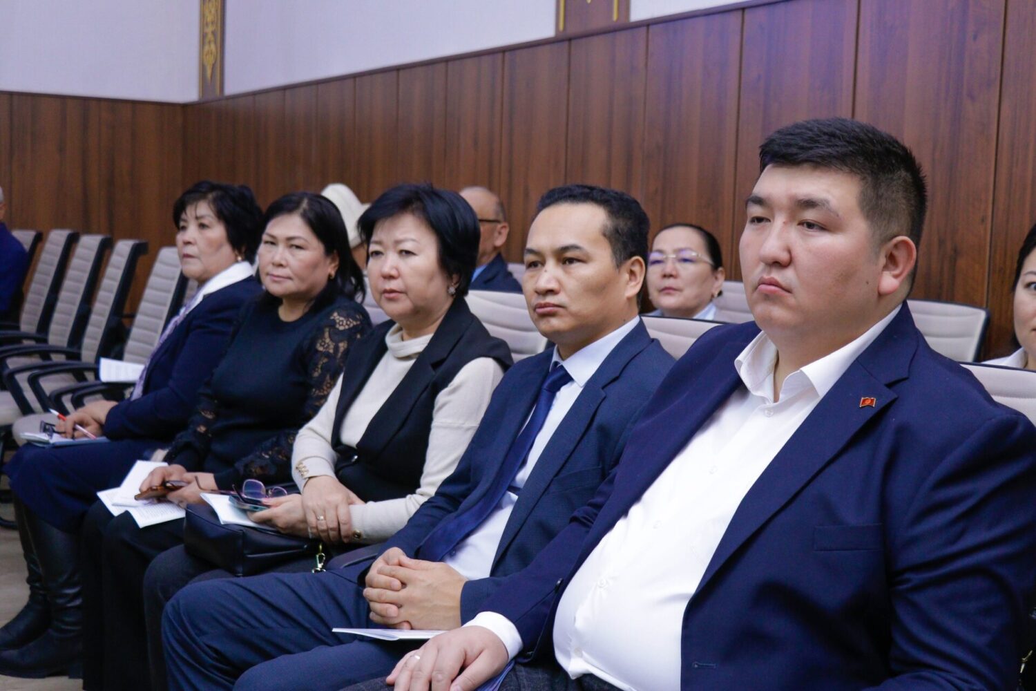 ОКУУЧУЛАРДЫН КЫРГЫЗ ТИЛИН БИЛҮҮ ДЕҢГЭЭЛИ ТӨМӨН