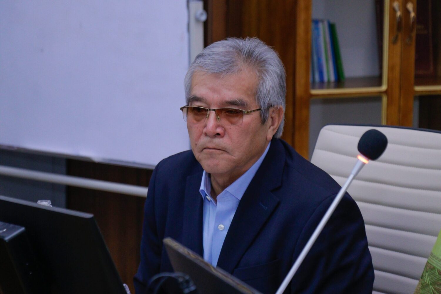 ОКУУЧУЛАРДЫН КЫРГЫЗ ТИЛИН БИЛҮҮ ДЕҢГЭЭЛИ ТӨМӨН