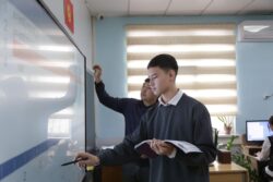 БОРБОР КАЛААДАГЫ МЕКТЕПТЕРГЕ СЕРТИФИКАТТАР ТАПШЫРЫЛДЫ