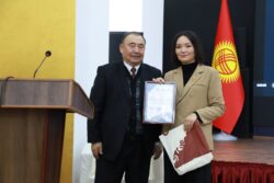 “Эң мыкты мугалим» сынагынын он жеңүүчүсү ОшМУдан билим алган