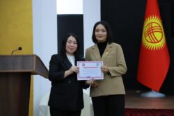 “Эң мыкты мугалим» сынагынын он жеңүүчүсү ОшМУдан билим алган