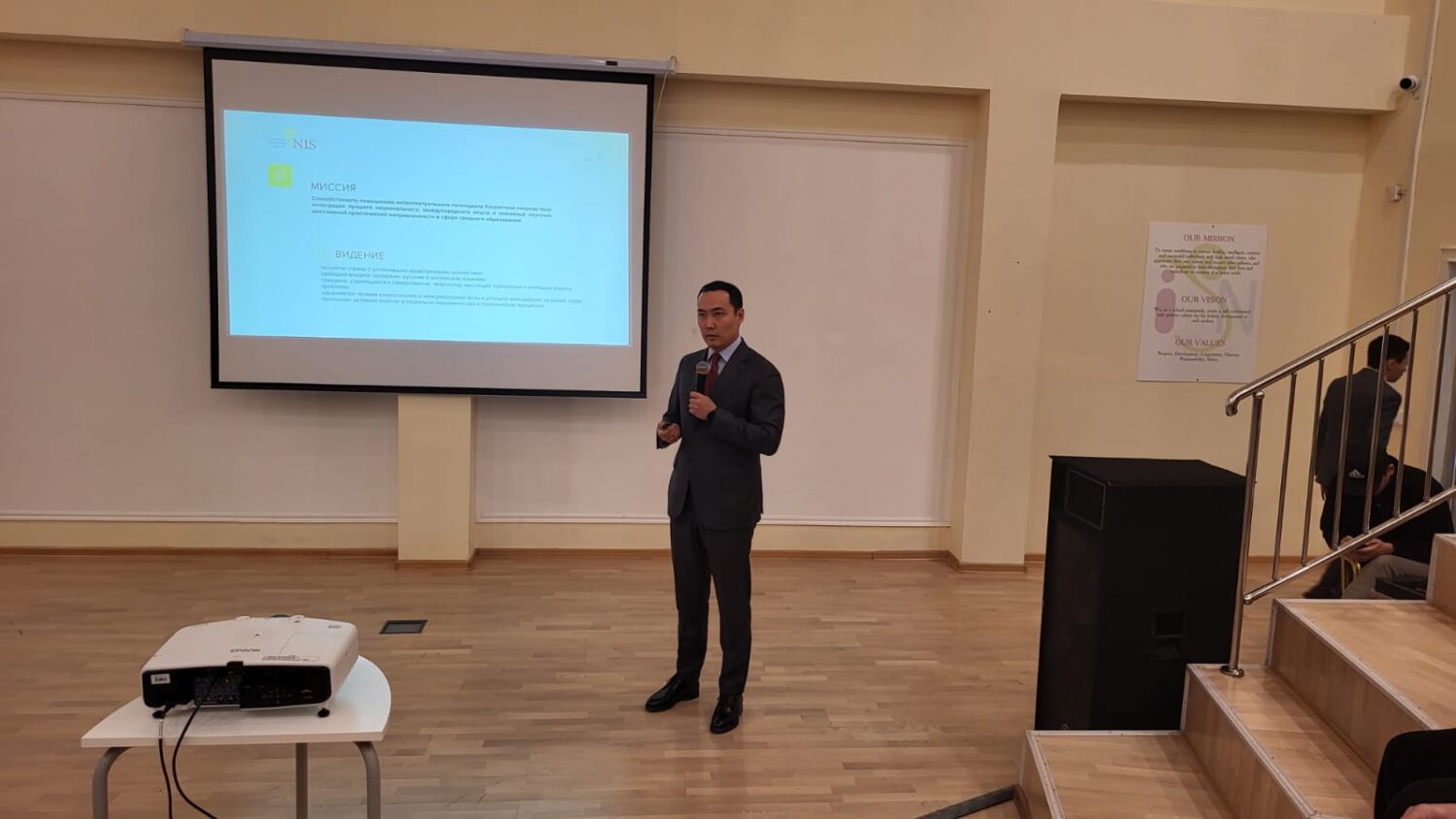 КЫРГЫЗСТАНДЫК АГАРТУУЧУЛАР АСТАНАДА