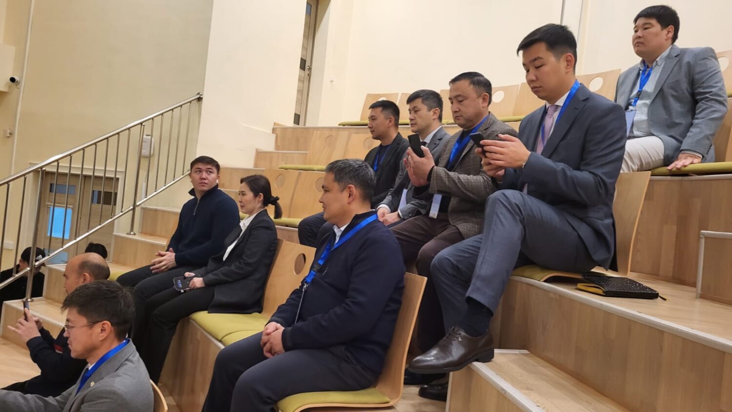 КЫРГЫЗСТАНДЫК АГАРТУУЧУЛАР АСТАНАДА