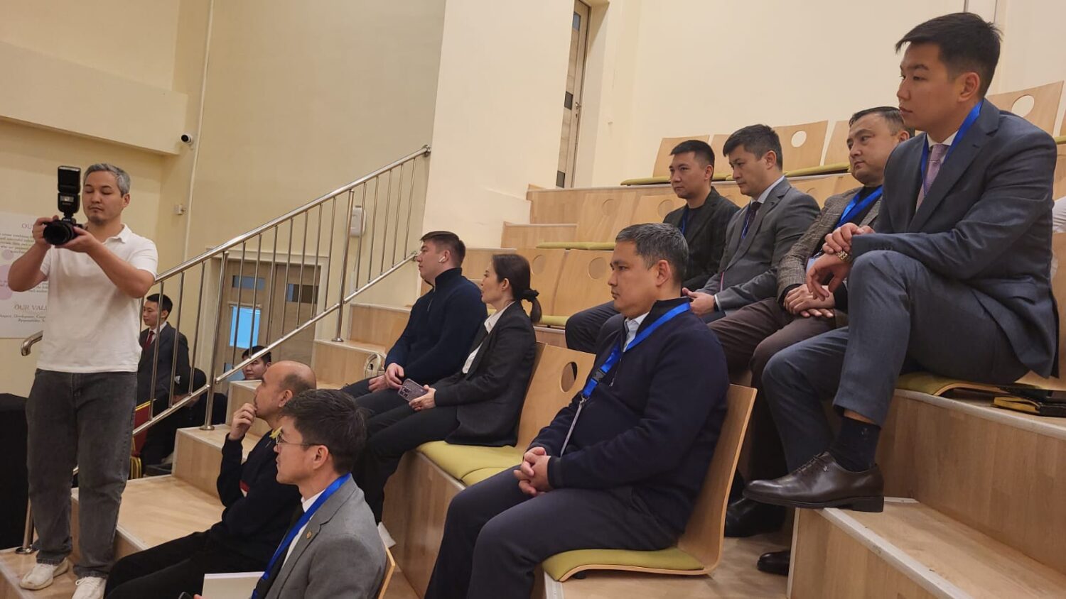 КЫРГЫЗСТАНДЫК АГАРТУУЧУЛАР АСТАНАДА