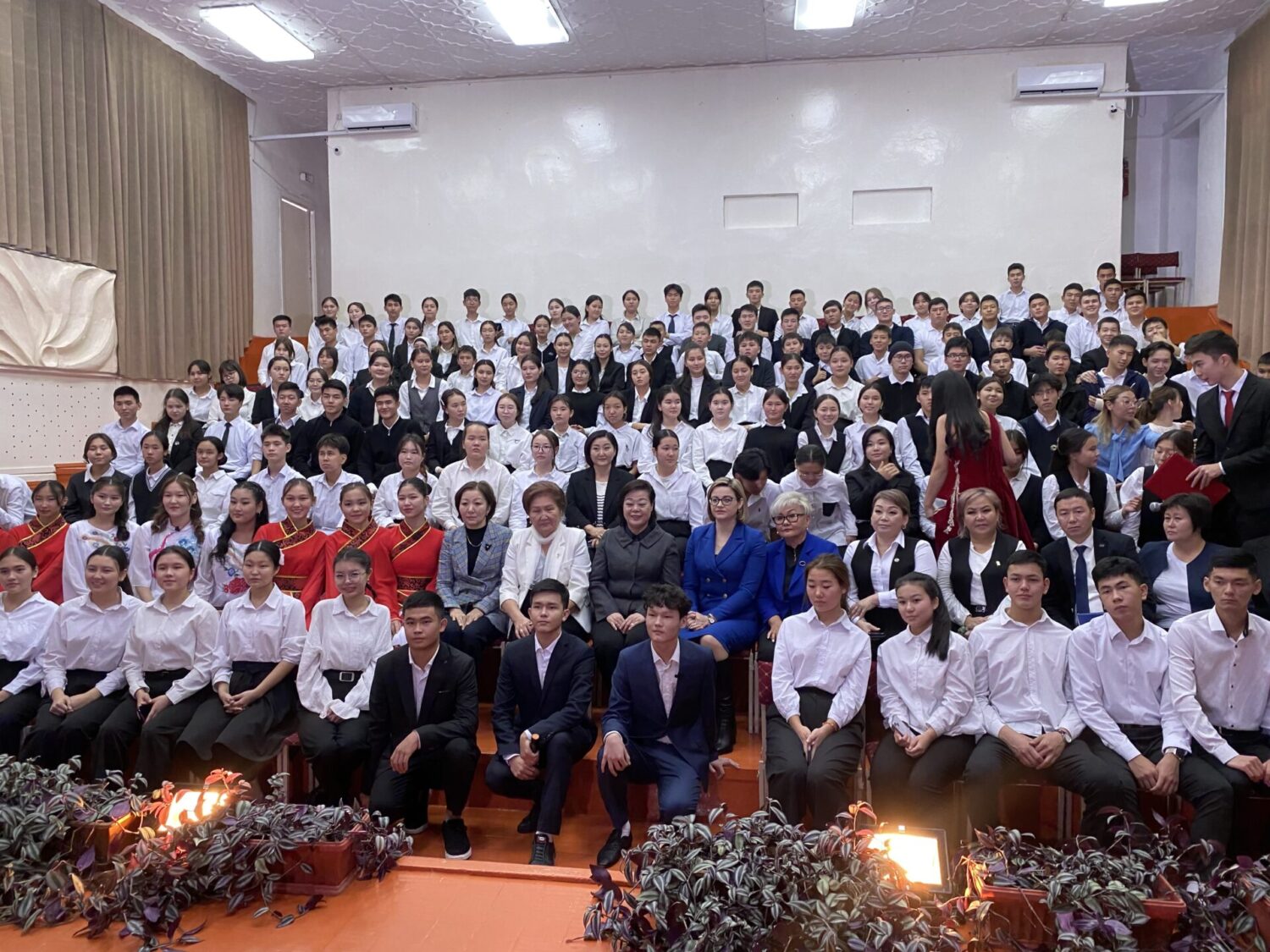 №69 МЕКТЕП ГИМНАЗИЯСЫНА ИНТЕРАКТИВДҮҮ ПАНЕЛДЕР ТАПШЫРЫЛДЫ