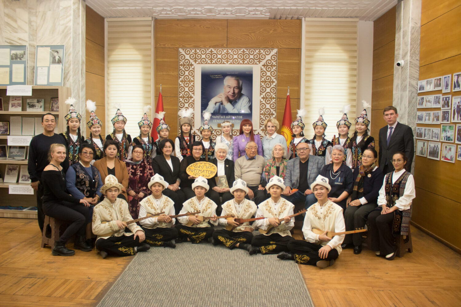 Ч.АЙТМАТОВ — ТЫНЧТЫКТЫН ЖАНА ДОСТУКТУН ЭЛЧИСИ