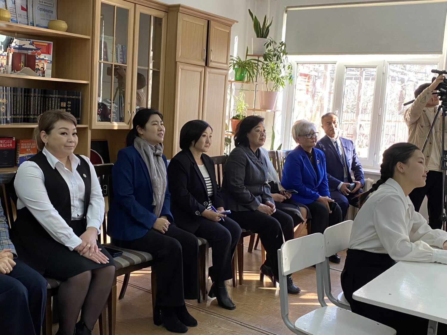 №69 МЕКТЕП ГИМНАЗИЯСЫНА ИНТЕРАКТИВДҮҮ ПАНЕЛДЕР ТАПШЫРЫЛДЫ