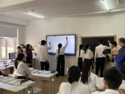 №69 МЕКТЕП ГИМНАЗИЯСЫНА ИНТЕРАКТИВДҮҮ ПАНЕЛДЕР ТАПШЫРЫЛДЫ