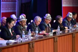 ЭЛДИН ҮНҮ УГУЛУП,  ҮМҮТҮ ЖАНДЫ