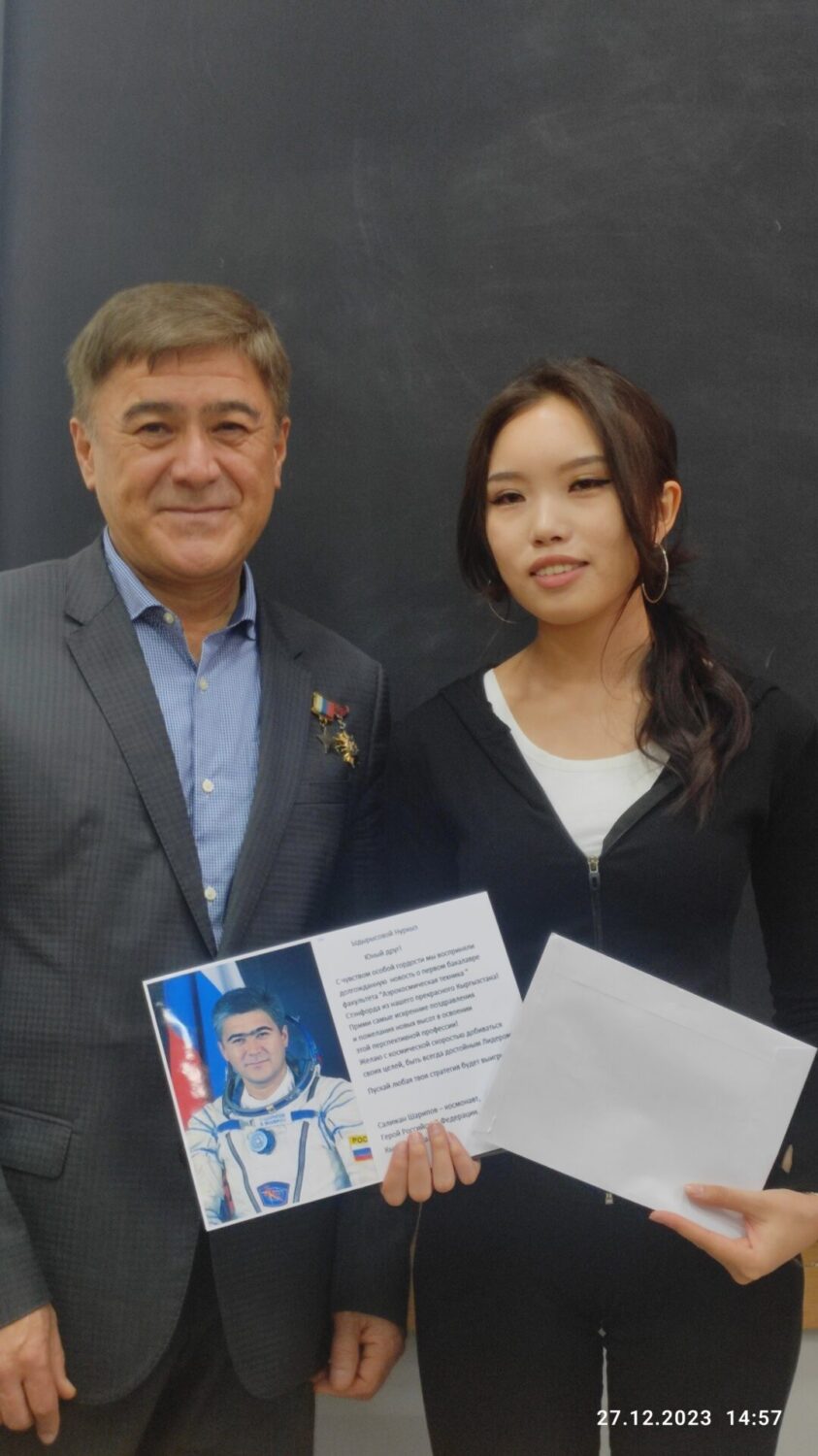 КОСМОНАВТ САЛИЖАН ШАРИПОВ ЖАШТАРДЫ ШЫКТАНДЫРДЫ