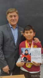 КОСМОНАВТ САЛИЖАН ШАРИПОВ ЖАШТАРДЫ ШЫКТАНДЫРДЫ