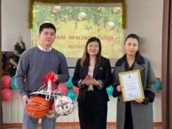 ГОРОДСКИМ ШКОЛАМ ВРУЧИЛИ СЕРТИФИКАТЫ НА ПРИОБРЕТЕНИЕ КОМПЬЮТЕРОВ