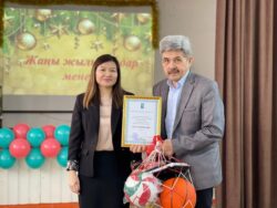 ГОРОДСКИМ ШКОЛАМ ВРУЧИЛИ СЕРТИФИКАТЫ НА ПРИОБРЕТЕНИЕ КОМПЬЮТЕРОВ