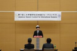 ЖАПОНИЯДА ИЙГИЛИККЕ ЖЕТКЕН СТУДЕНТ