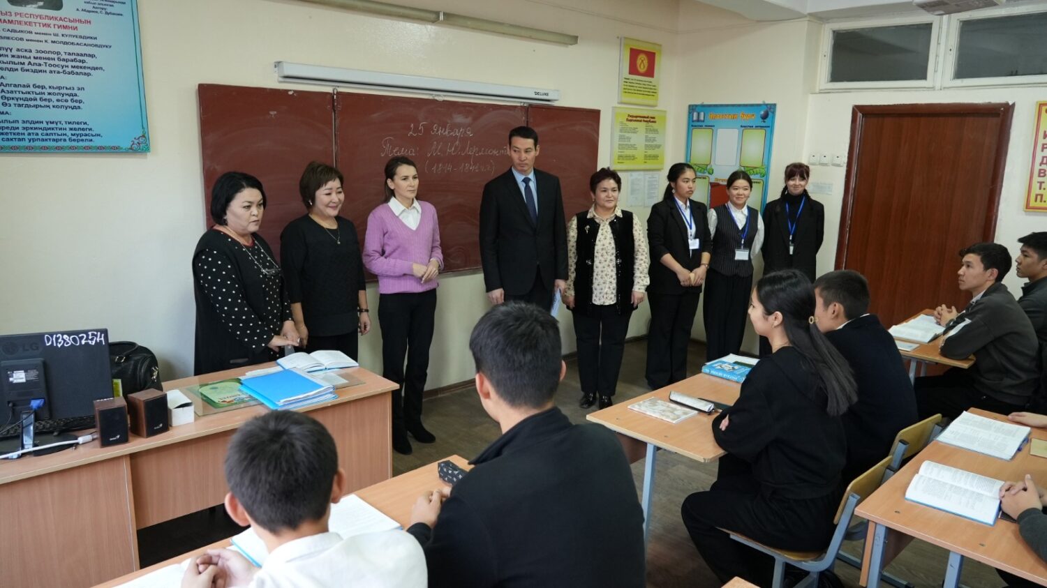 КМУНУН СТУДЕНТТЕРИ МЕКТЕПТЕ ПРАКТИКАСЫН ӨТҮҮДӨ