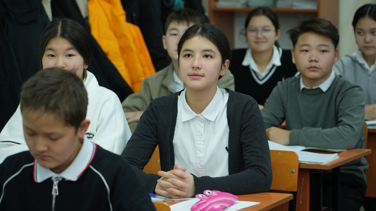 КМУНУН СТУДЕНТТЕРИ МЕКТЕПТЕ ПРАКТИКАСЫН ӨТҮҮДӨ