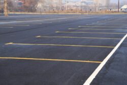 ОшМУда 300 орундуу унаа токтоочу жай ачылды