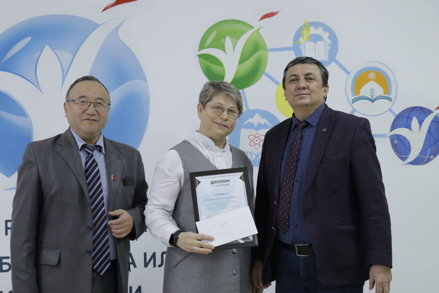 НАГРАЖДЕНИЕ ПОБЕДИТЕЛЕЙ КОНКУРСА УЧИТЕЛЕЙ-МЕТОДИСТОВ