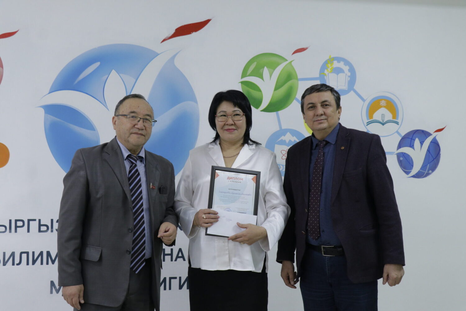 НАГРАЖДЕНИЕ ПОБЕДИТЕЛЕЙ КОНКУРСА УЧИТЕЛЕЙ-МЕТОДИСТОВ